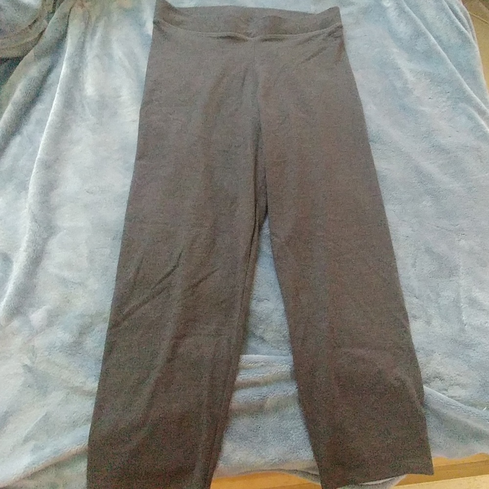 **SOLD**Vs pink capri leggings